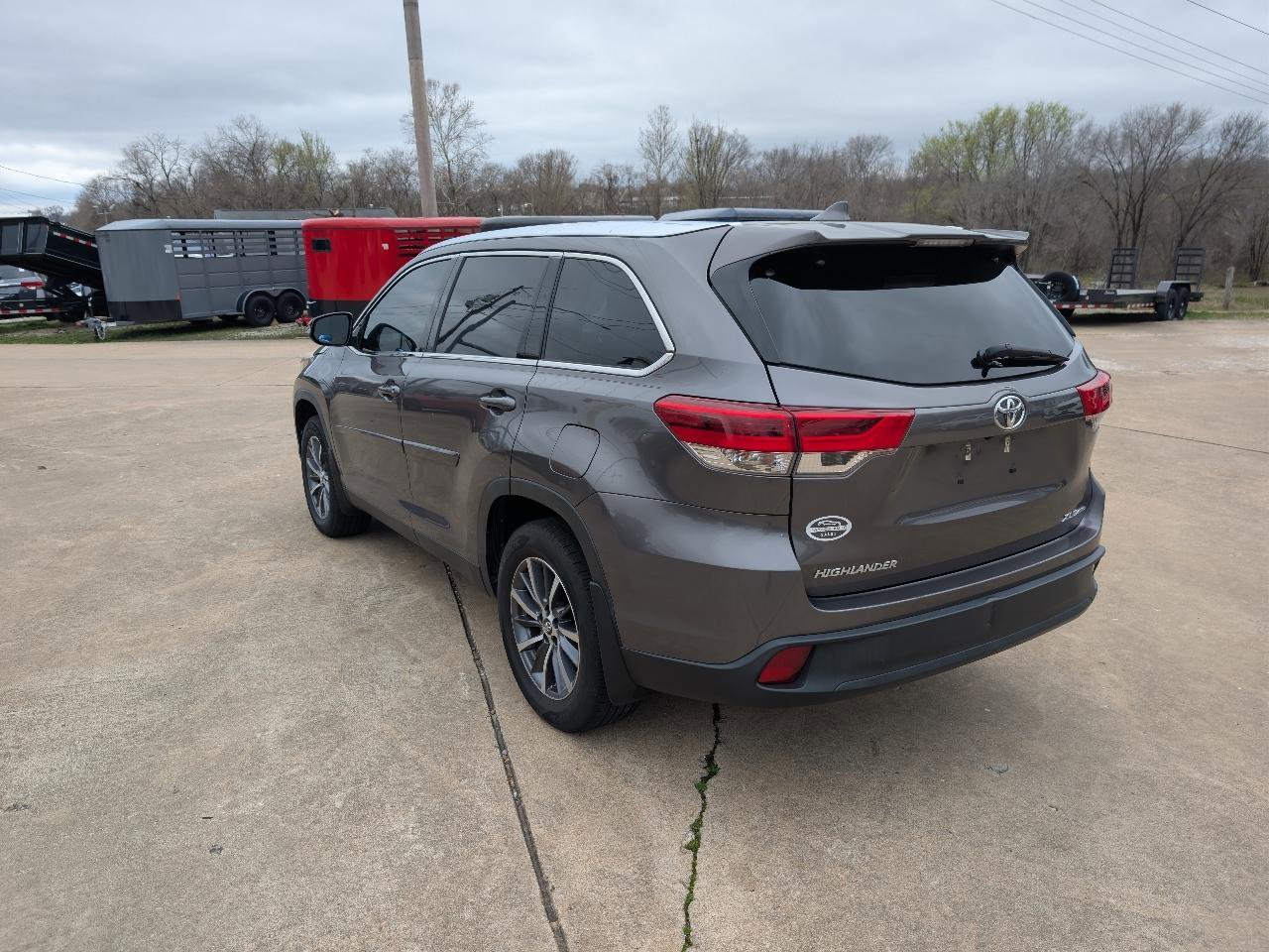 Used 2019 Toyota Highlander XLE AWD/4WD image 7