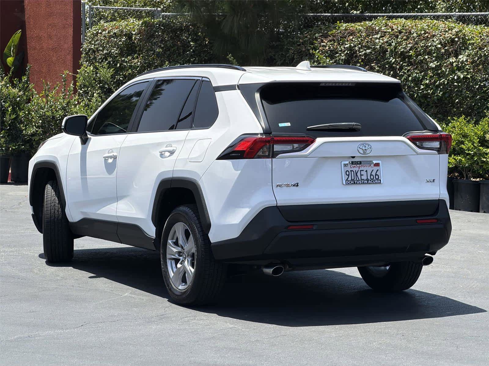 Used 2022 Toyota RAV4 XLE FWD image 5