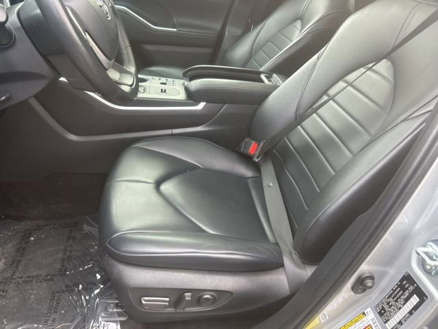 Used 2024 Toyota Highlander XLE image 10