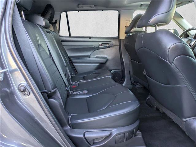Certified 2023 Toyota Highlander XLE image 20