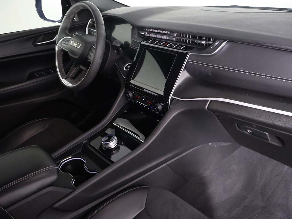 Used 2023 Jeep Grand Cherokee Altitude AWD/4WD image 27
