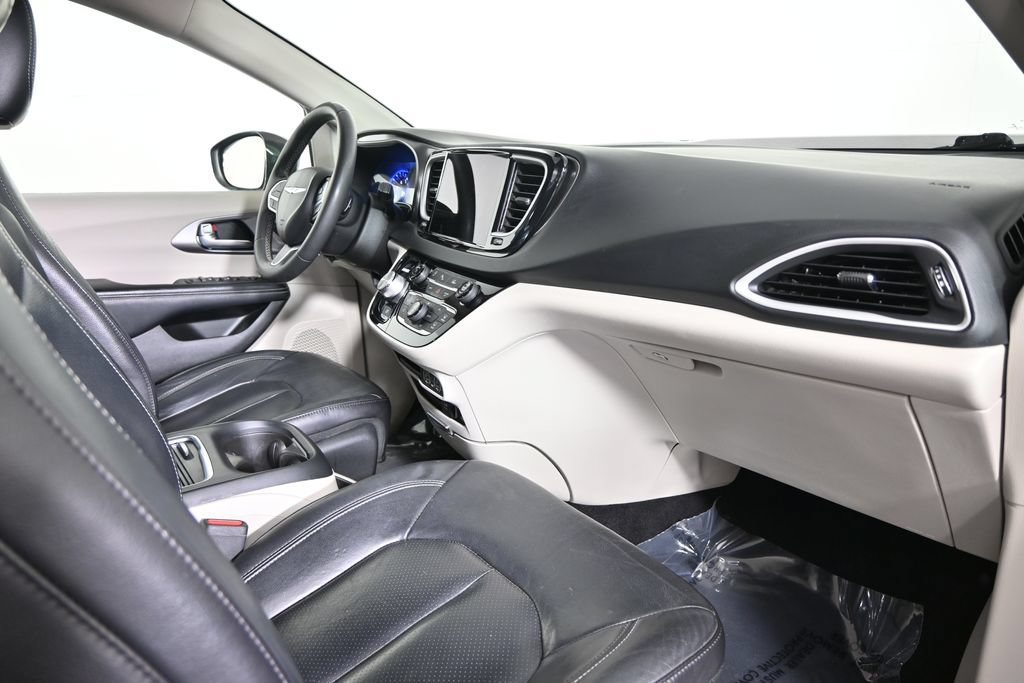 Used 2022 Chrysler Pacifica Touring-L FWD image 14