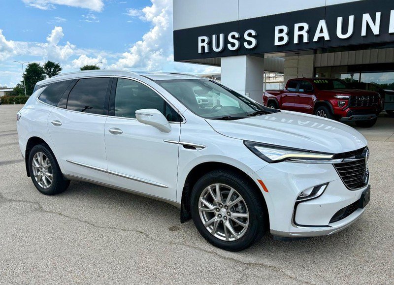 Used 2022 Buick Enclave Essence w/ Experience Buick Package FWD image 2