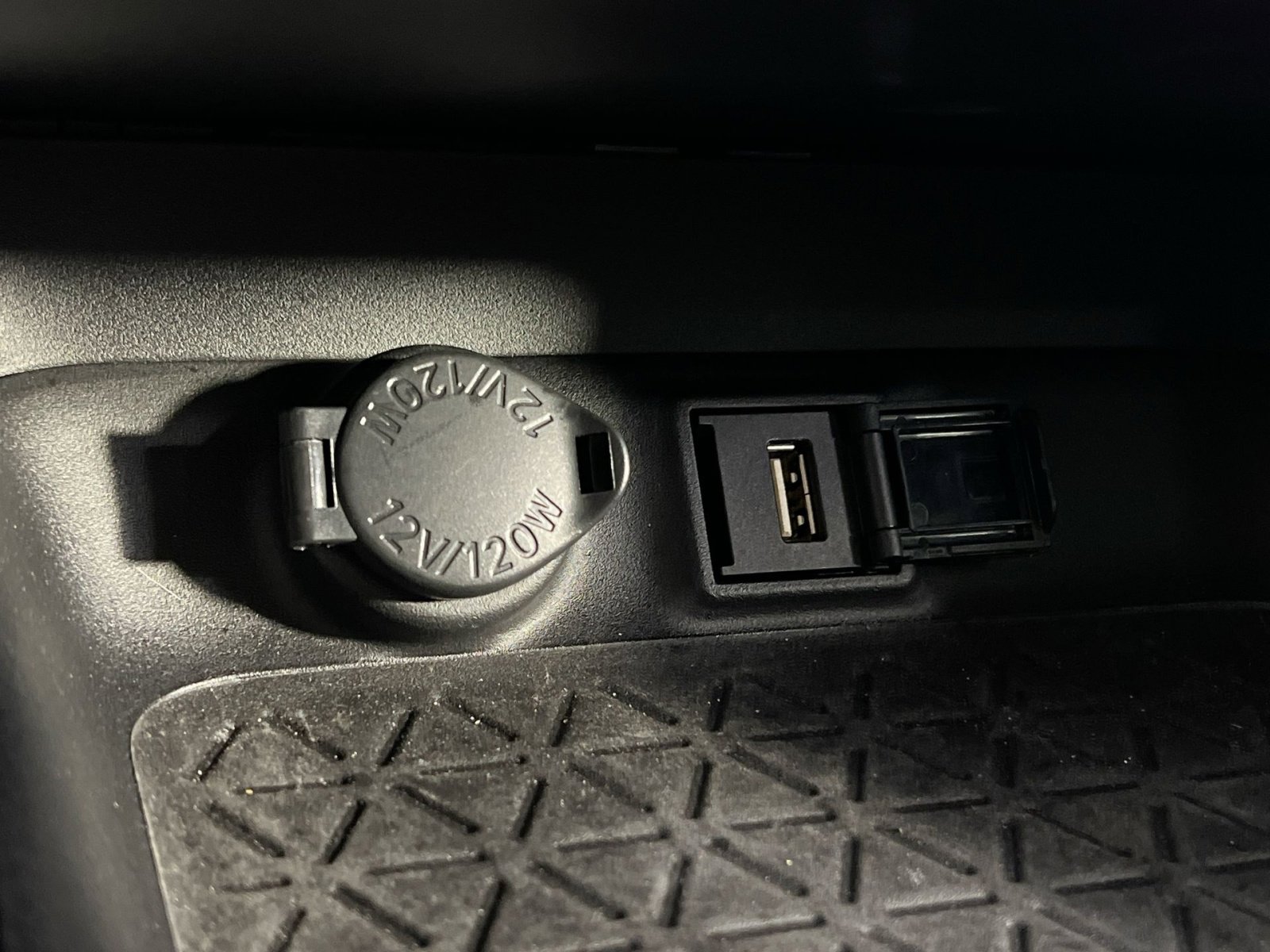 Used 2022 Toyota RAV4 XLE Premium image 36