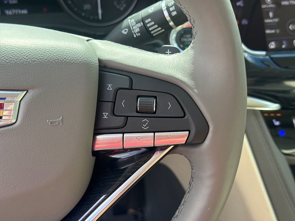 Used 2025 Cadillac XT6 Premium Luxury w/ Technology Package image 26