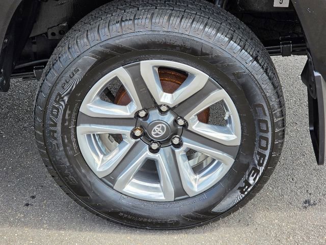 Used 2017 Toyota Tacoma Limited w/ Tow Package image 15