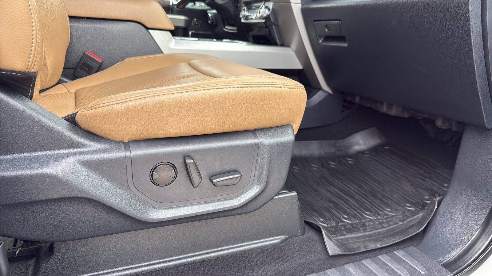 Certified 2022 Ford F350 Lariat AWD/4WD image 24