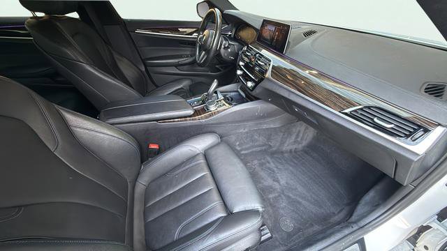 Used 2020 BMW 540i w/ M Sport Package RWD image 23