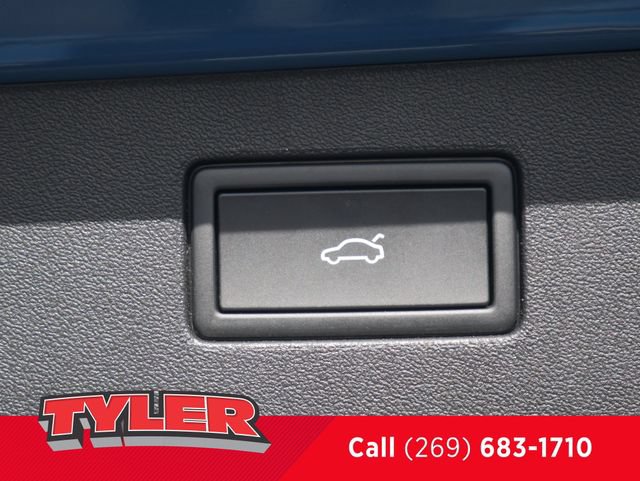 Used 2025 Volkswagen Tiguan SEL R-Line AWD/4WD image 19