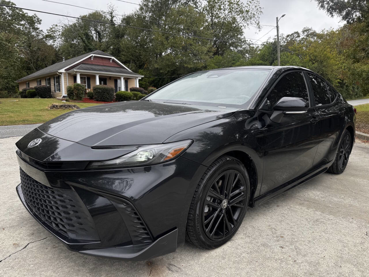 Used 2025 Toyota Camry SE image 6