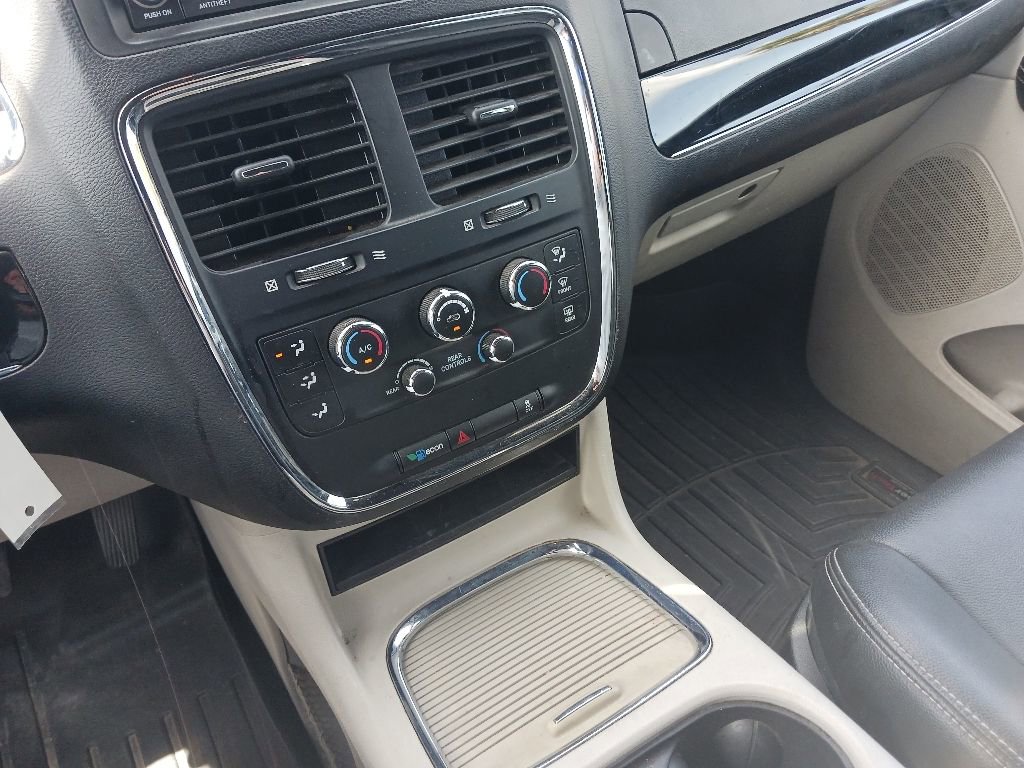 Used 2019 Dodge Grand Caravan SXT FWD image 23