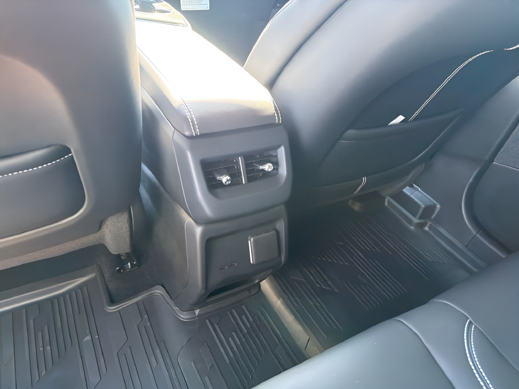 New 2027 Cadillac Optiq Sport w/ LPO, Floor Liner Package AWD/4WD image 30
