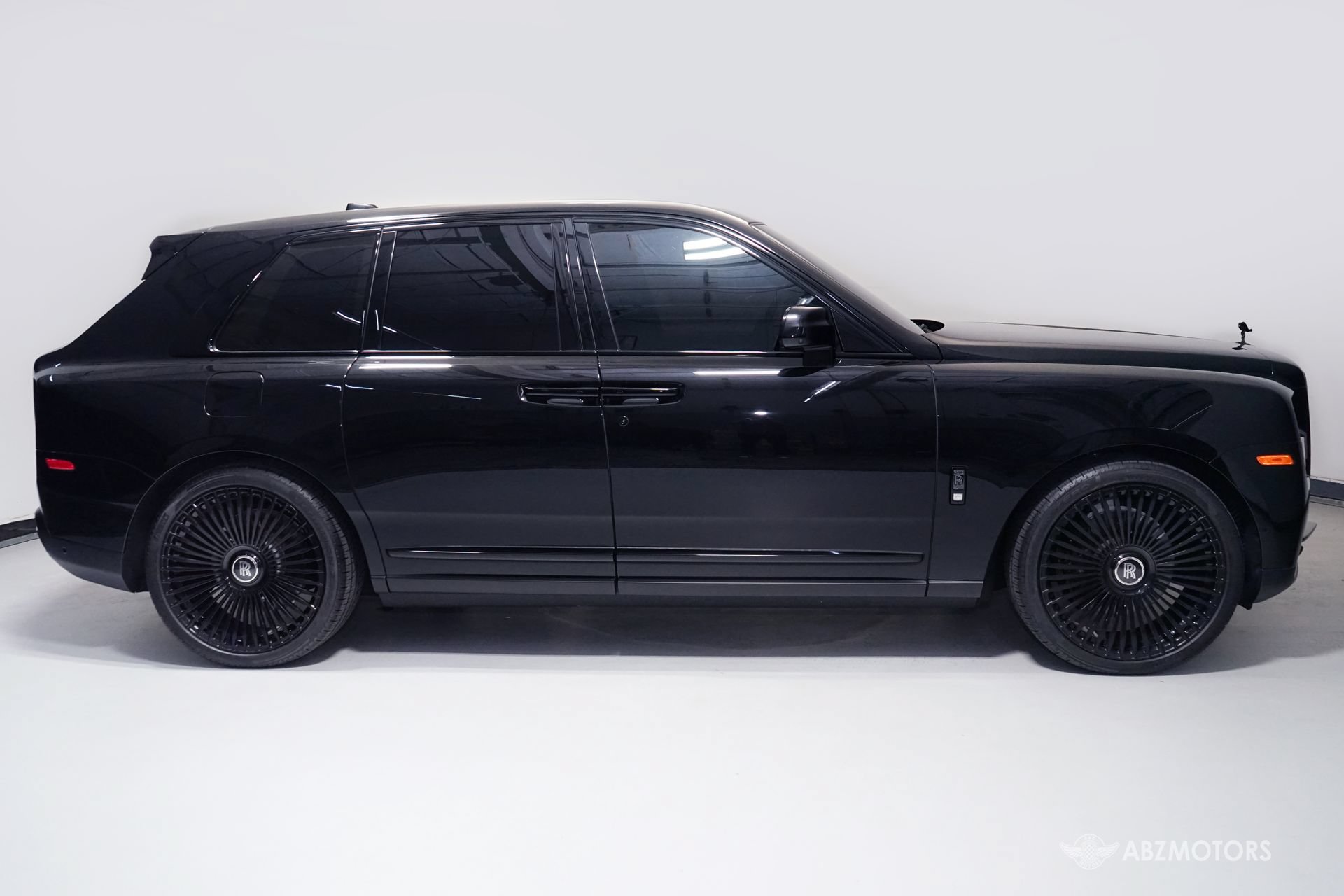 Used 2024 Rolls-Royce Cullinan AWD/4WD image 3