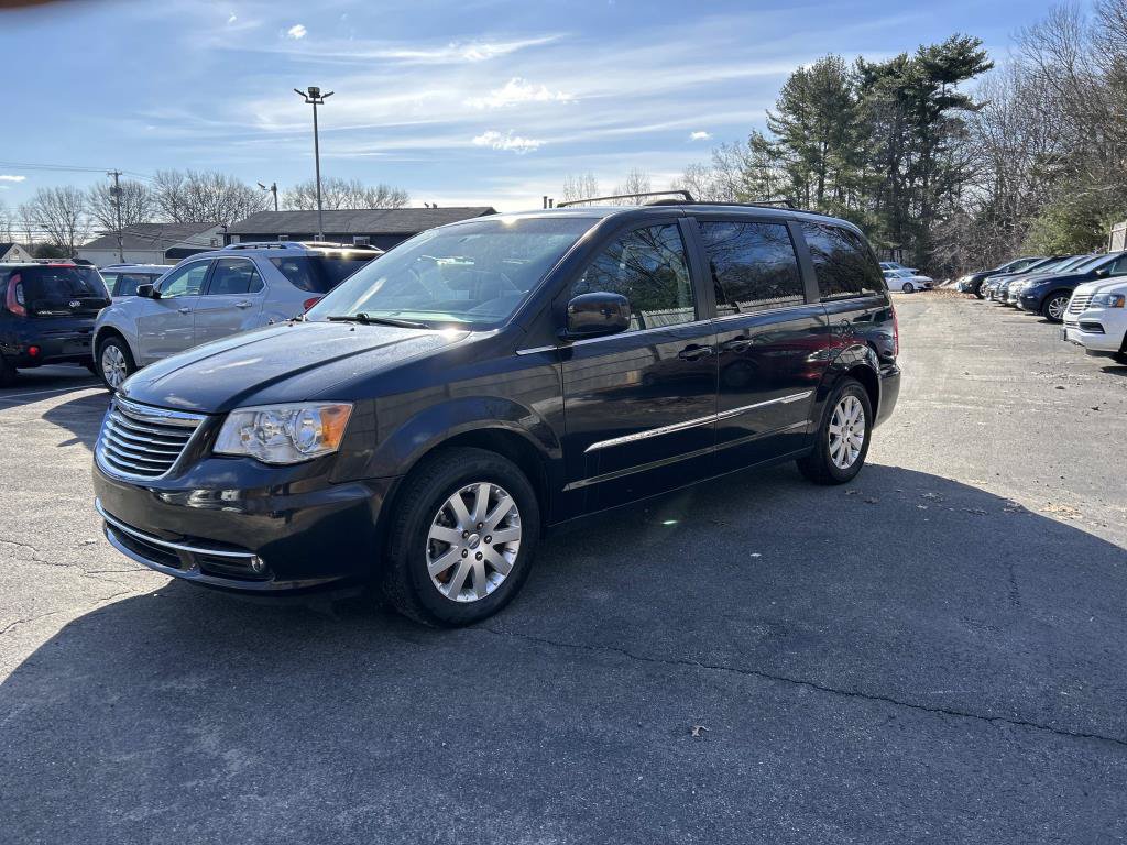 Used 2015 Chrysler Town & Country Touring FWD image 7
