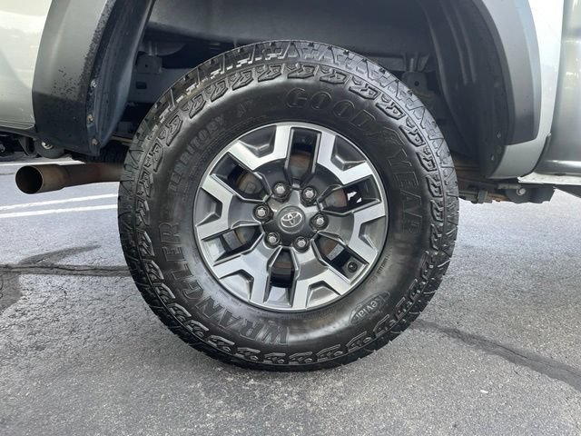 Used 2022 Toyota Tacoma TRD Off-Road AWD/4WD image 33