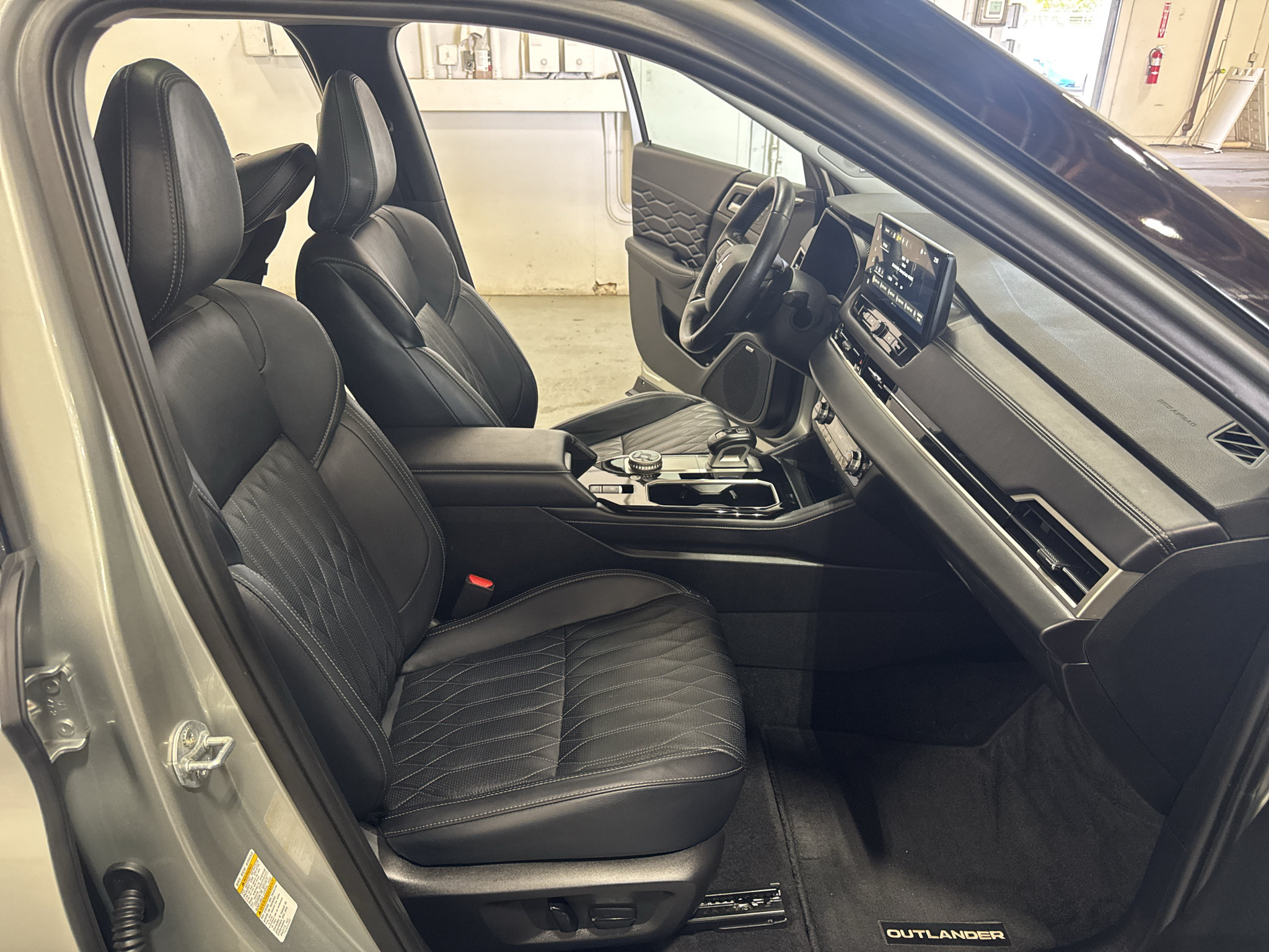 Used 2025 Mitsubishi Outlander SEL AWD/4WD image 35