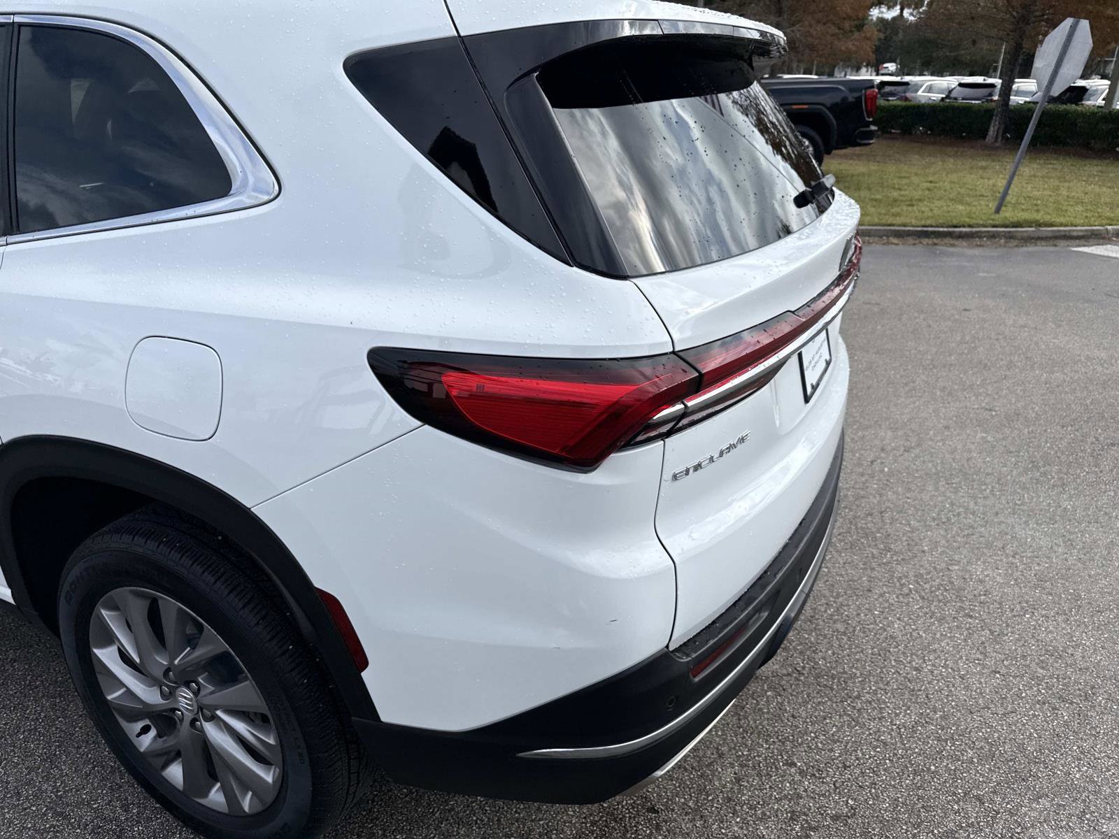 Used 2025 Buick Enclave Preferred image 11