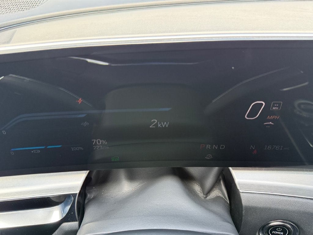 Used 2024 Cadillac Lyriq Luxury AWD/4WD image 13