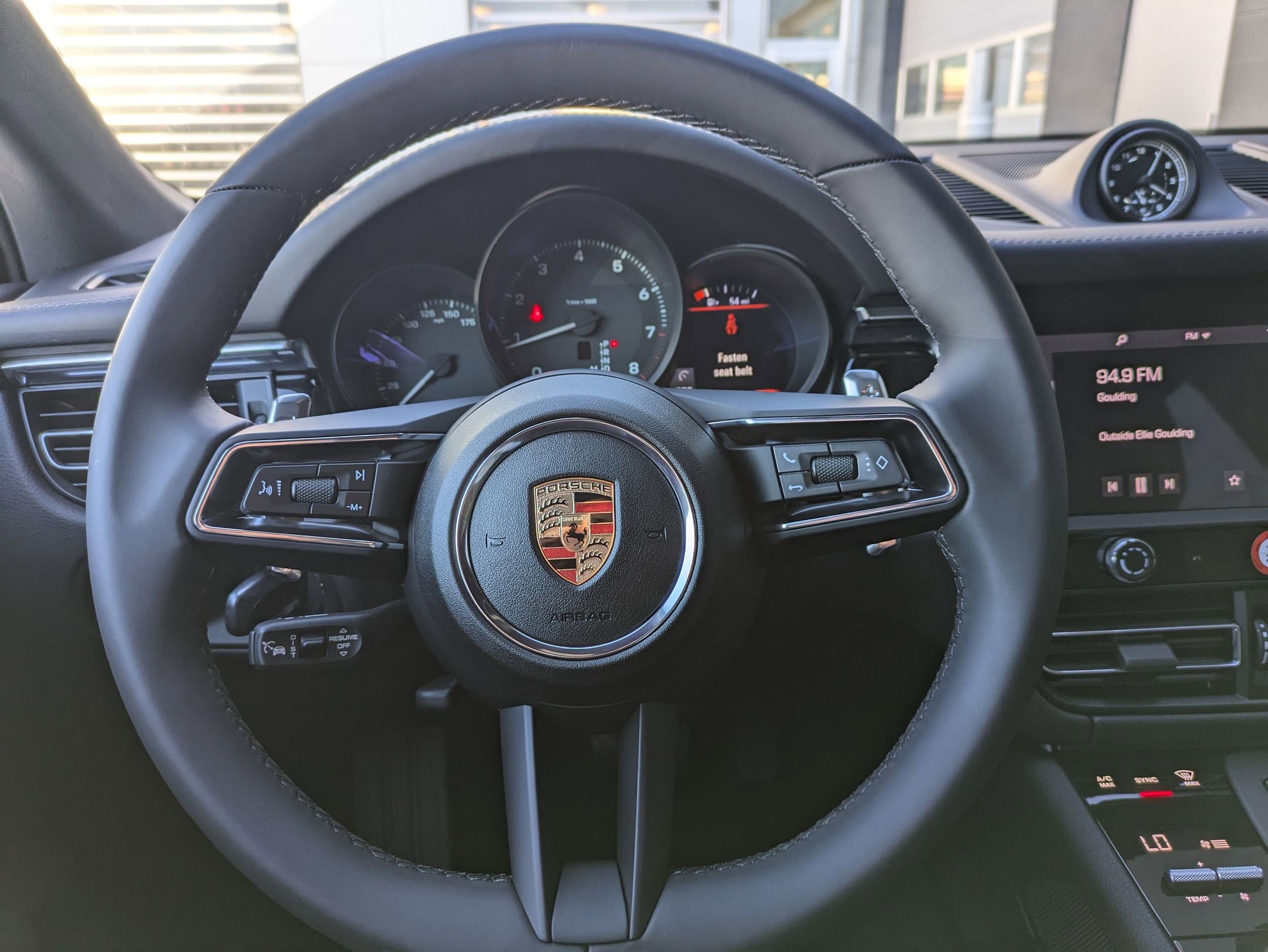 Certified 2025 Porsche Macan image 13