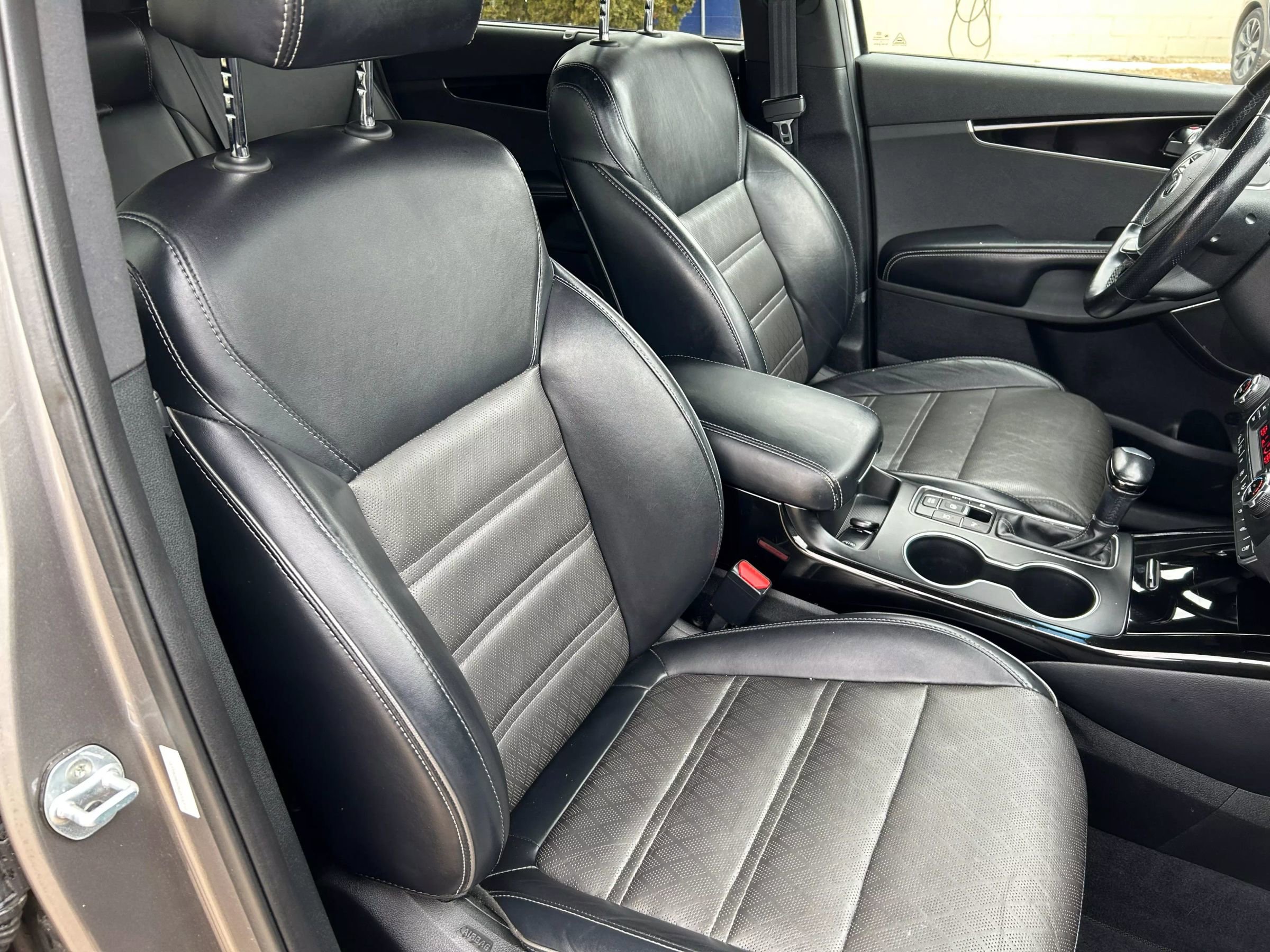 Used 2019 Kia Sorento SX image 15