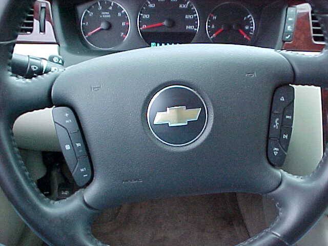 Used 2009 Chevrolet Impala LT w/ Luxury Edition Package FWD image 31