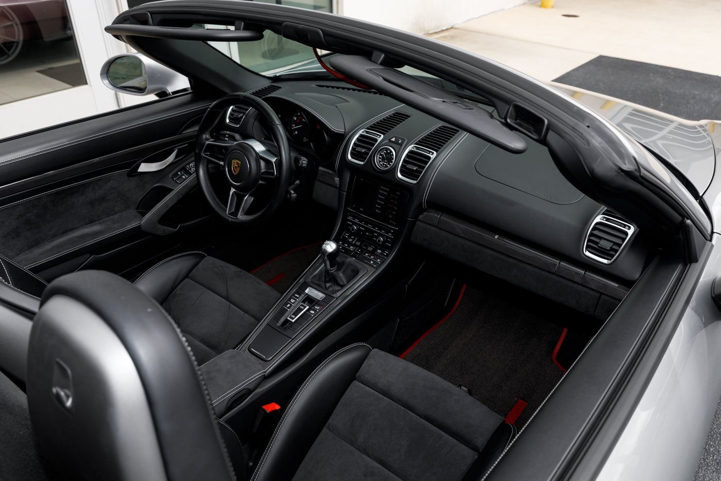 Used 2016 Porsche Boxster Spyder RWD image 40