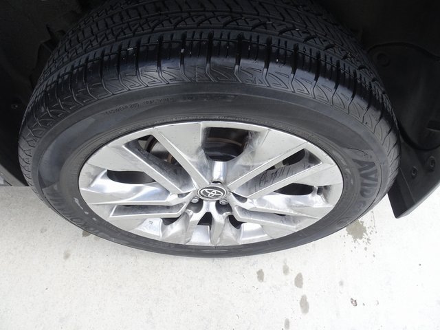 Used 2023 Toyota RAV4 XLE Premium image 10