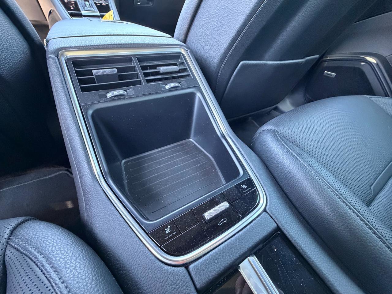 Used 2018 Porsche Panamera 4S image 17