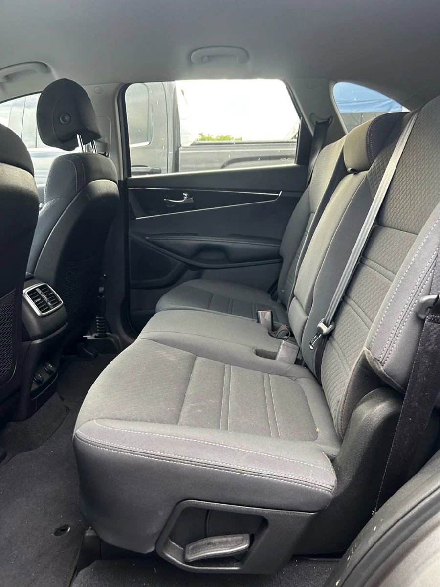 Used 2017 Kia Sorento LX w/ LX Convenience Package image 11