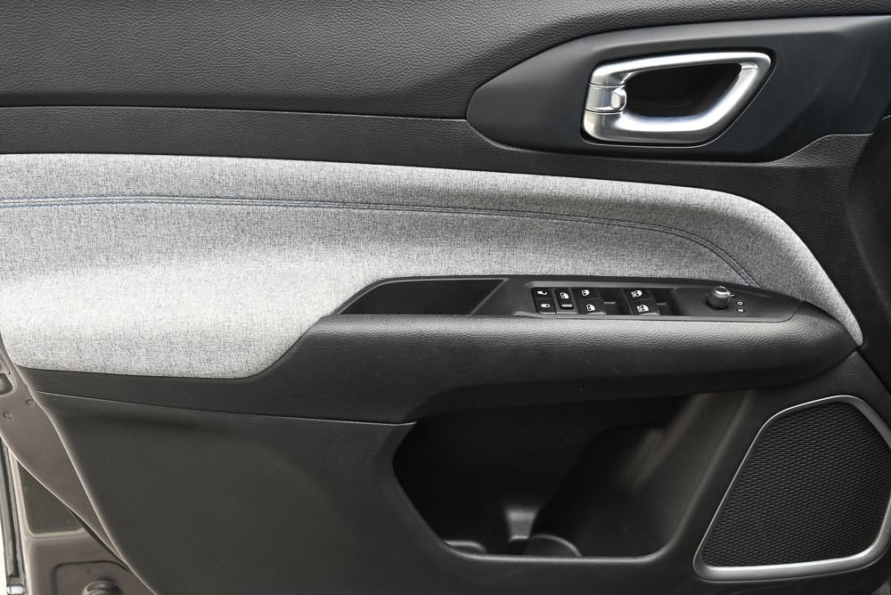 Used 2022 Jeep Compass Latitude image 13