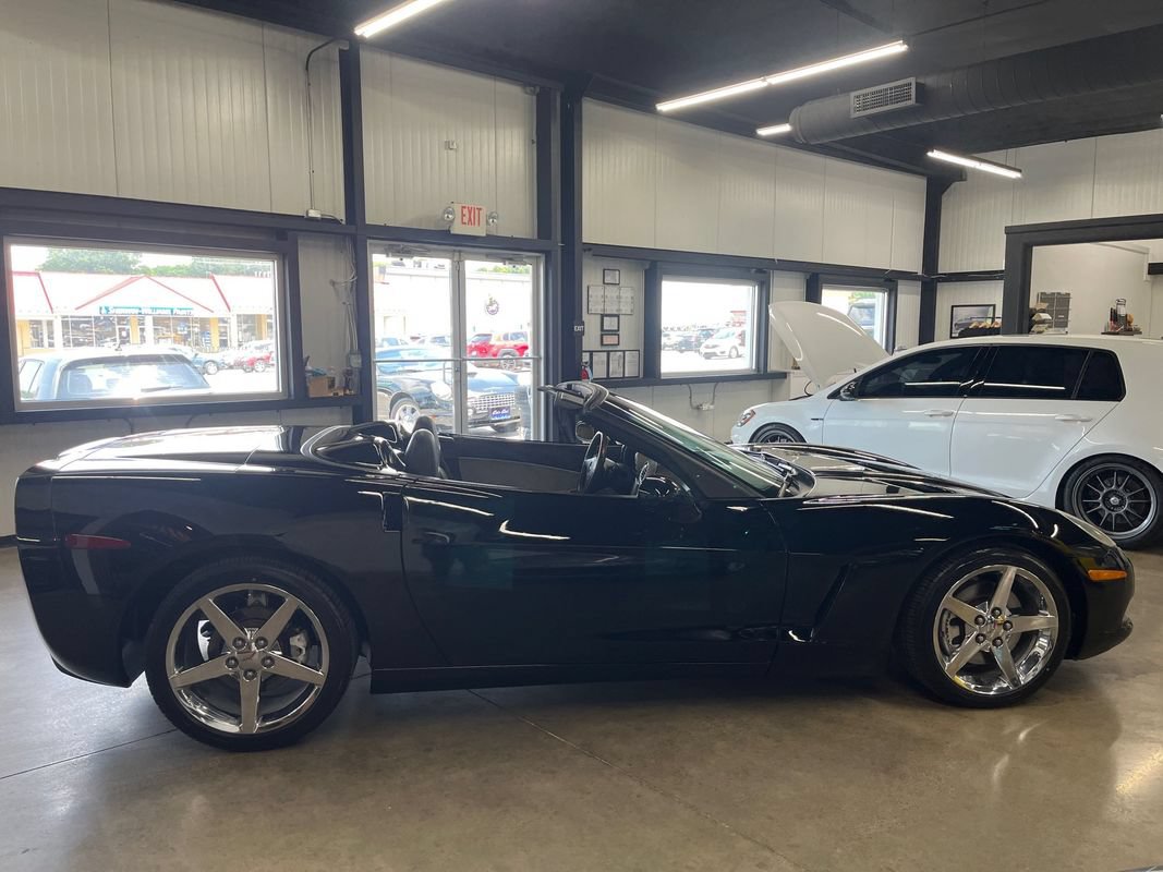 Used 2007 Chevrolet Corvette Coupe w/ Preferred Equipment Group RWD image 20
