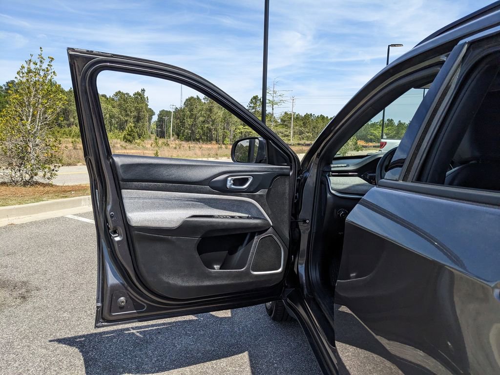 Used 2024 Jeep Compass Latitude AWD/4WD image 51