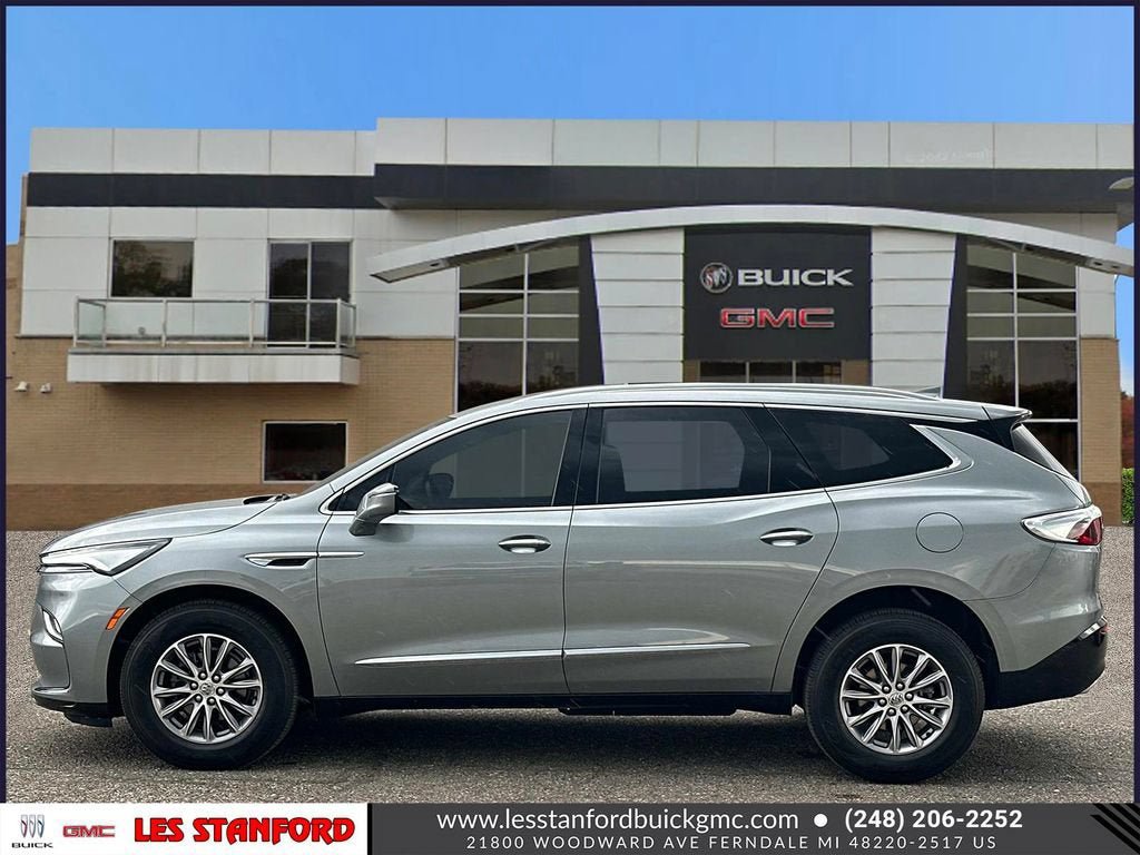 Used 2024 Buick Enclave Essence AWD/4WD image 2
