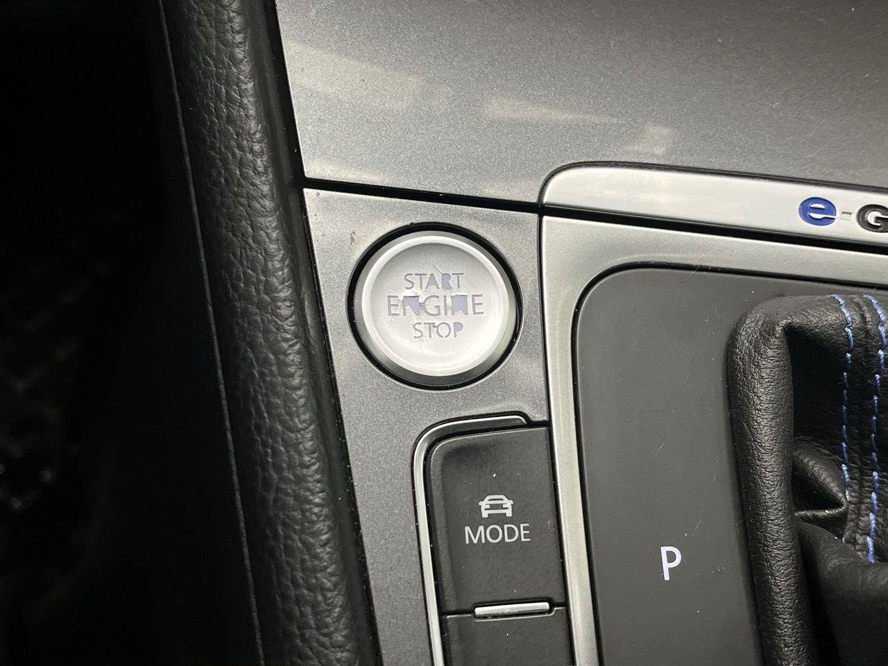 Used 2015 Volkswagen e-Golf Limited Edition FWD image 17