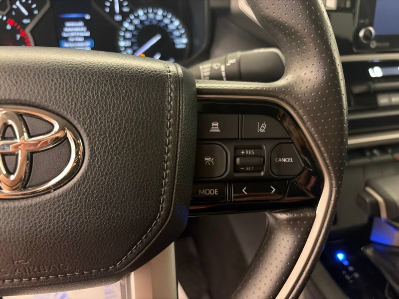 Used 2022 Toyota Tundra SR5 w/ SR5 Convenience Package AWD/4WD image 22