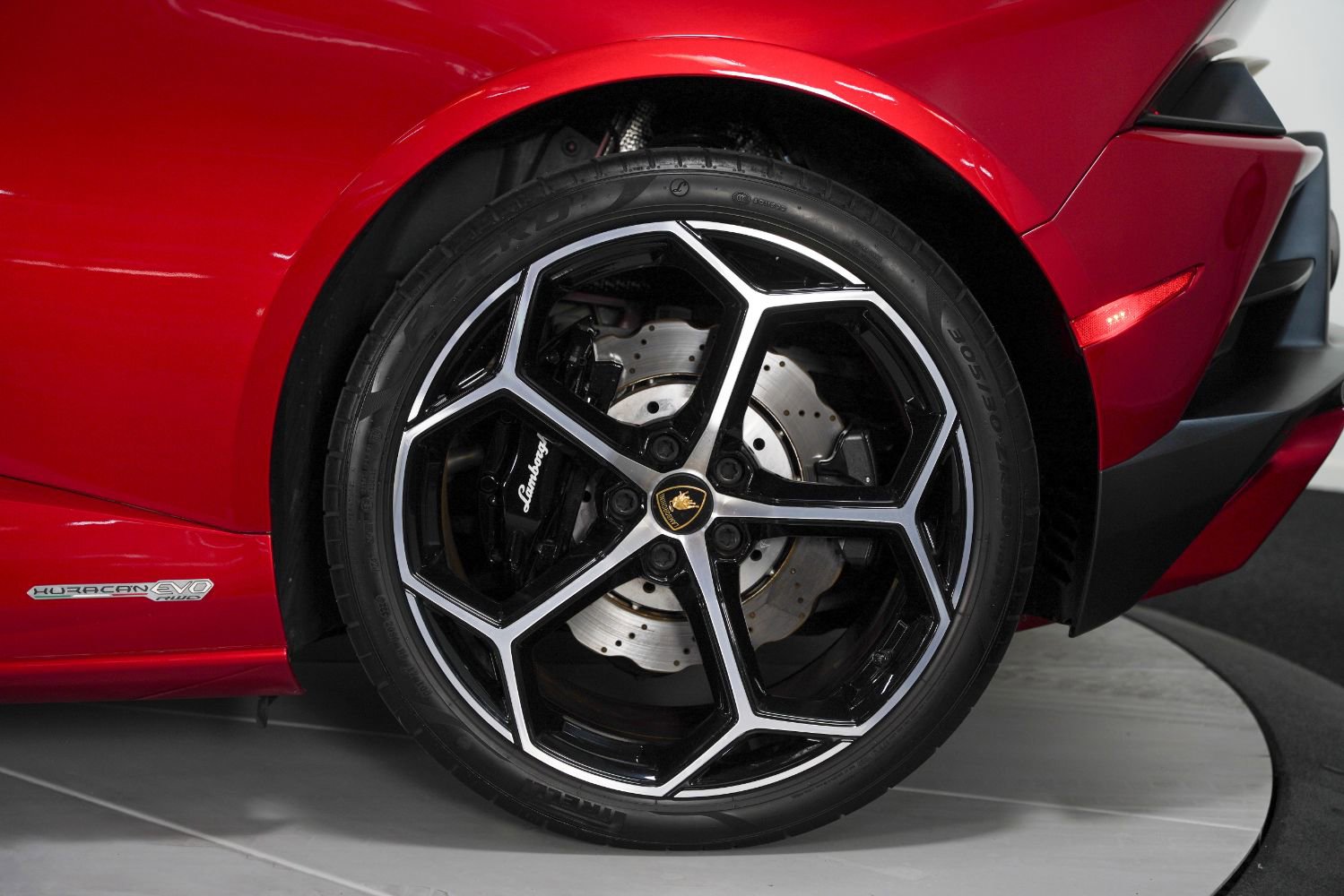 Used 2021 Lamborghini Huracan EVO image 18