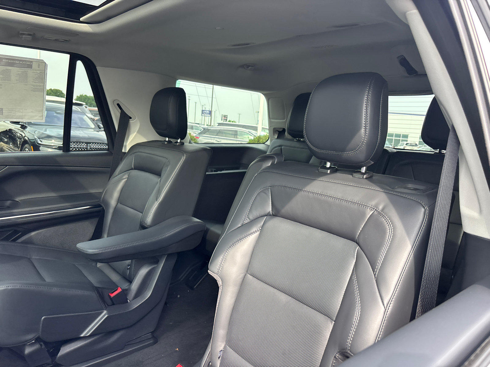 New 2026 Lincoln Navigator Reserve AWD/4WD image 26