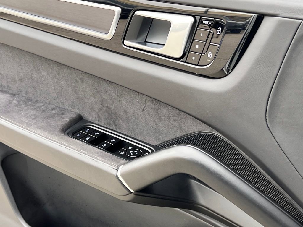 Used 2021 Porsche Cayenne GTS image 36