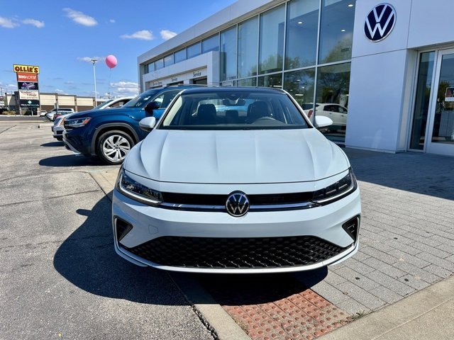 New 2026 Volkswagen Jetta SE image 2