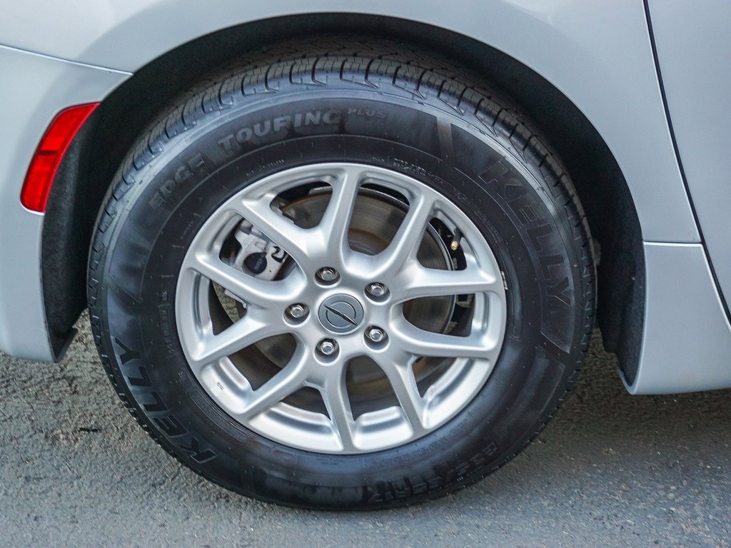 Used 2024 Chrysler Pacifica Touring-L image 9