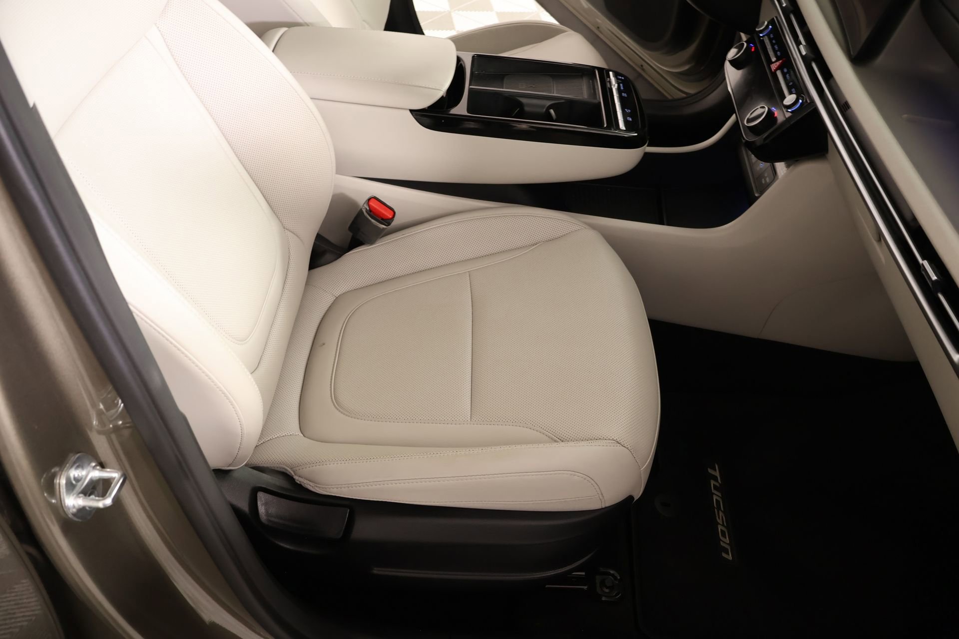 Certified 2025 Hyundai Tucson SEL AWD/4WD image 13