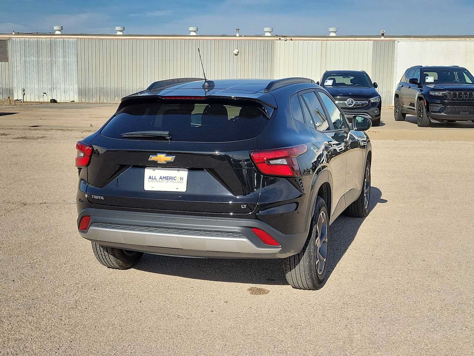 Used 2025 Chevrolet Trax LT FWD image 8