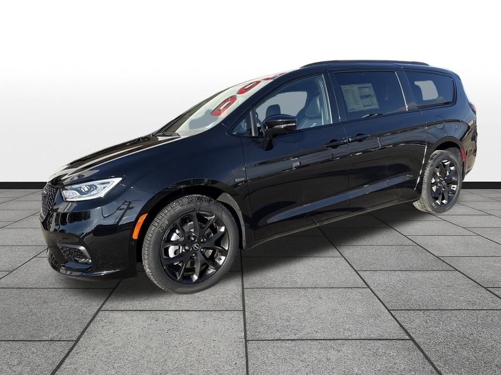 New 2026 Chrysler Pacifica Limited w/ S Appearance Package AWD/4WD image 1