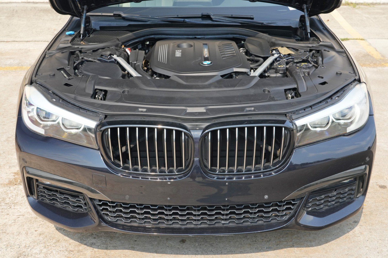 Used 2019 BMW 740i w/ M Sport Package RWD image 8