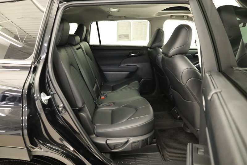 Used 2023 Toyota Highlander XLE image 35