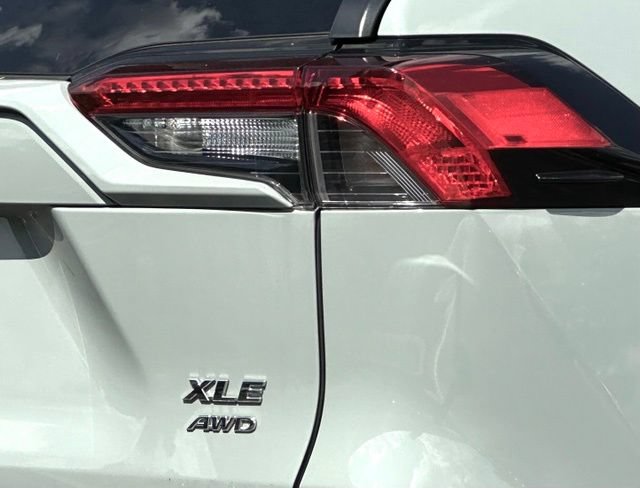 Used 2022 Toyota RAV4 XLE Premium AWD/4WD image 13