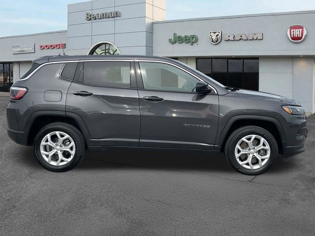 Used 2024 Jeep Compass Sport AWD/4WD image 8