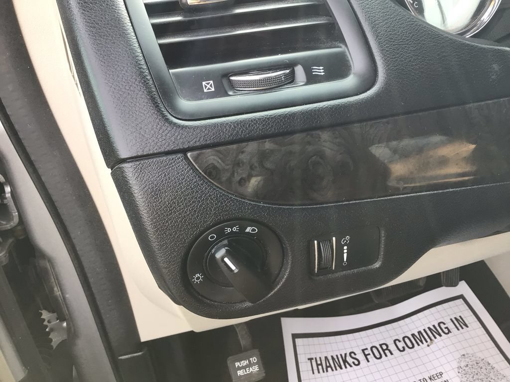 Used 2017 Dodge Grand Caravan SE FWD image 18