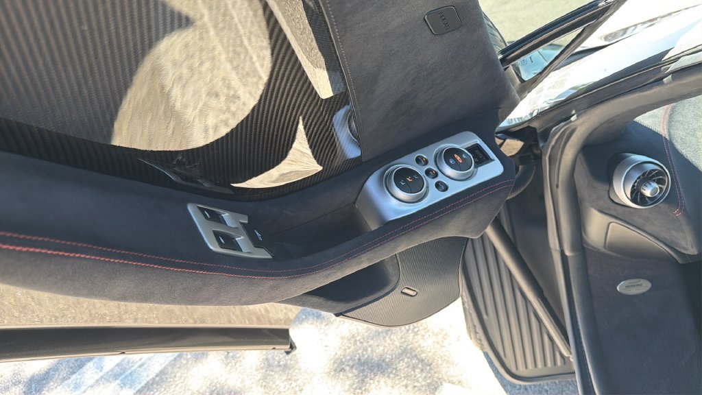 Used 2015 McLaren 650S Spider RWD image 9