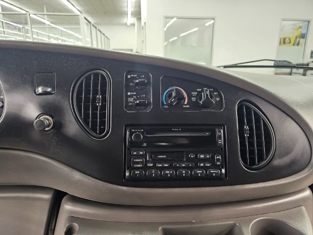 Used 2000 Ford E-150 and Econoline 150 Wagon image 15